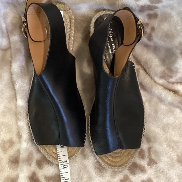 Bettye Muller Wedge Espadrilles Style Quality Sandal, Size equivalent to 8 US - Picture 7 of 10